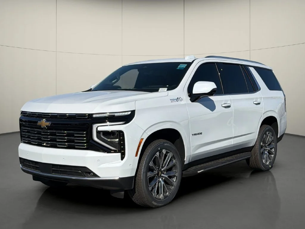 New 2026 Polar White Tricoat Chevrolet High Country image 3