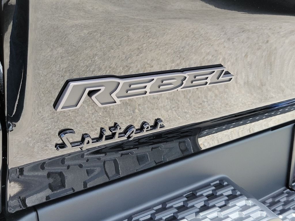 New 2026 Diamond Black Crystal Pearl-Coat Exterior Paint RAM Rebel image 5