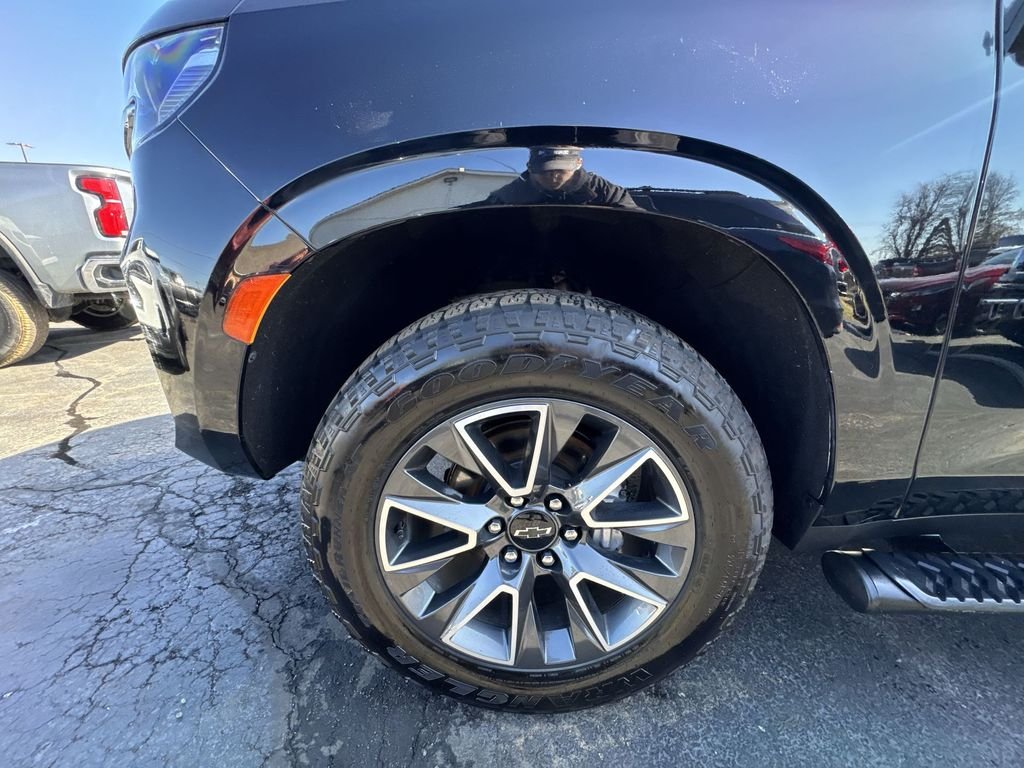 Used 2022 Black Chevrolet Z71 image 10