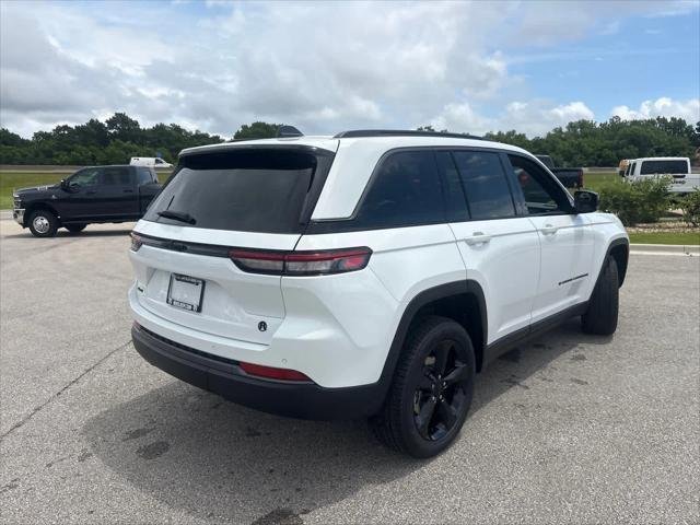 New 2026 Bright White Clear-Coat Exterior Paint Jeep Limited image 10
