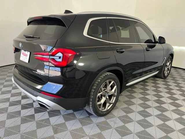 Used 2022 Black BMW sDrive30i image 7