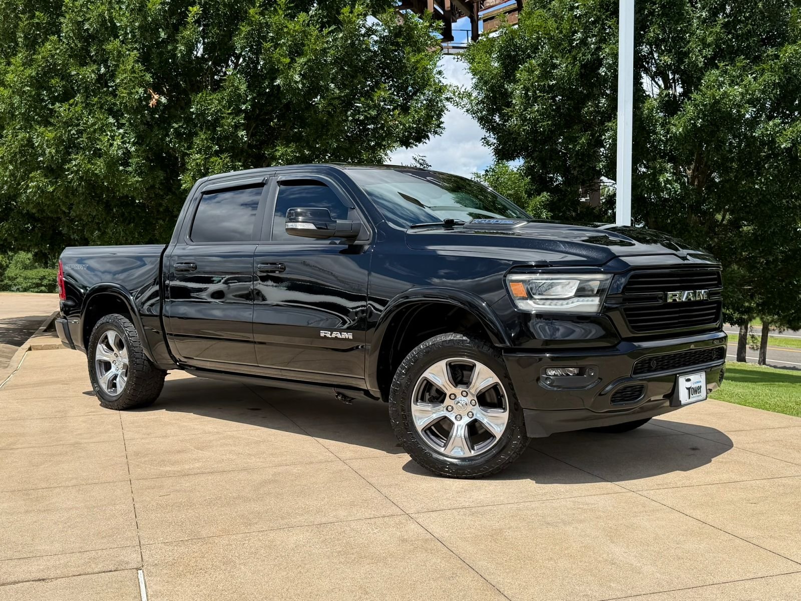 2022 RAM 1500 Laramie 4x4 Crew Cab 5'7's photo