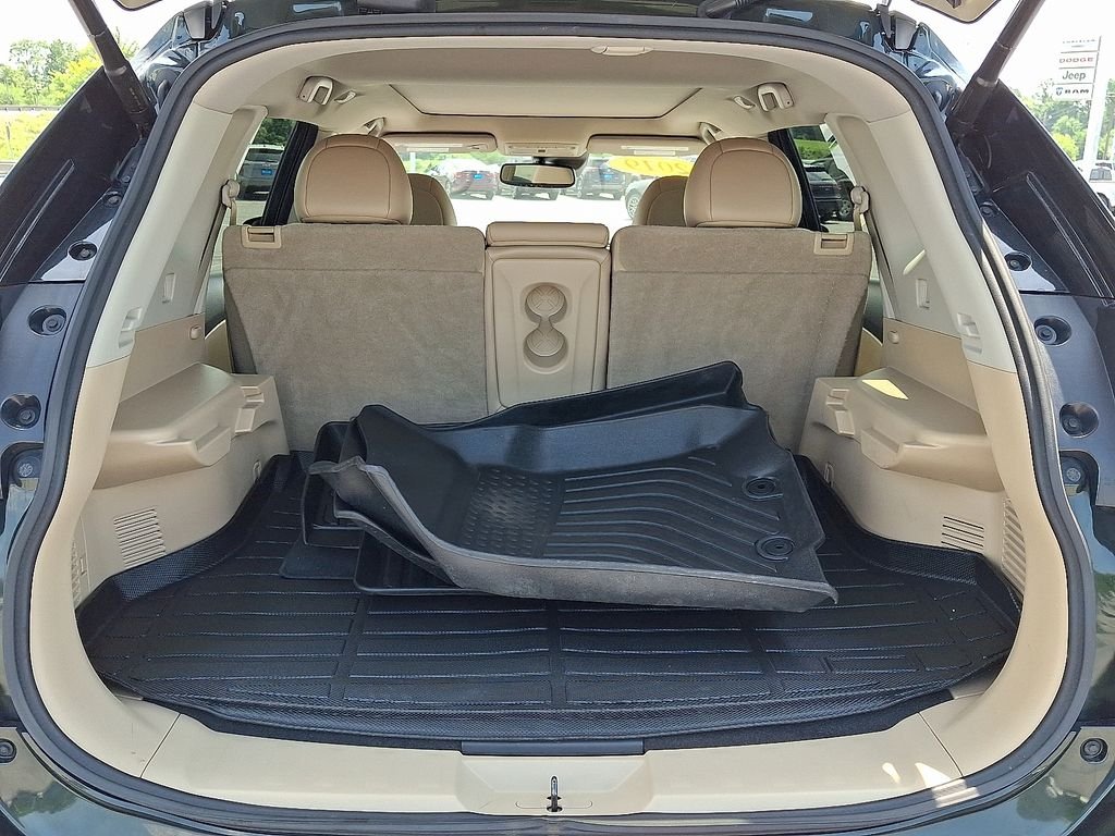 Used 2019 Green Nissan SL image 29