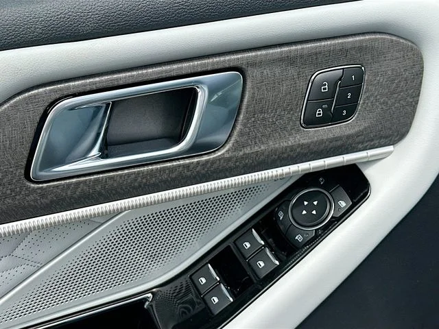 New 2026 White Metallic Ford Platinum image 13