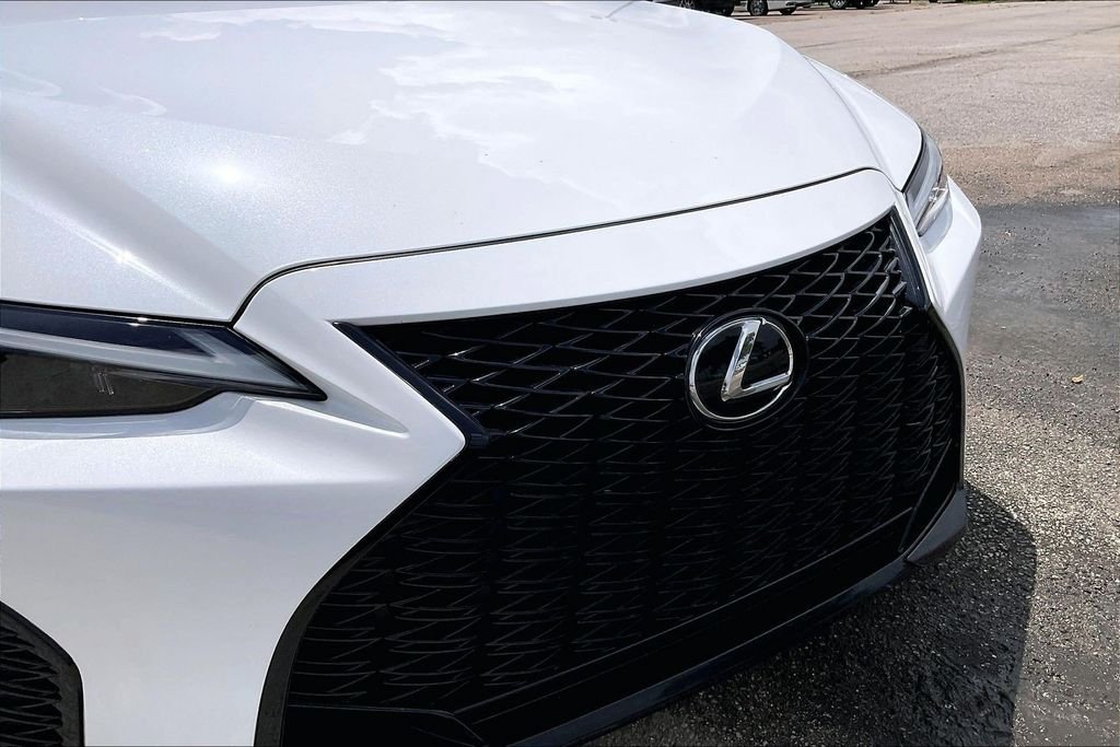 Used 2024 White Lexus 300 image 34
