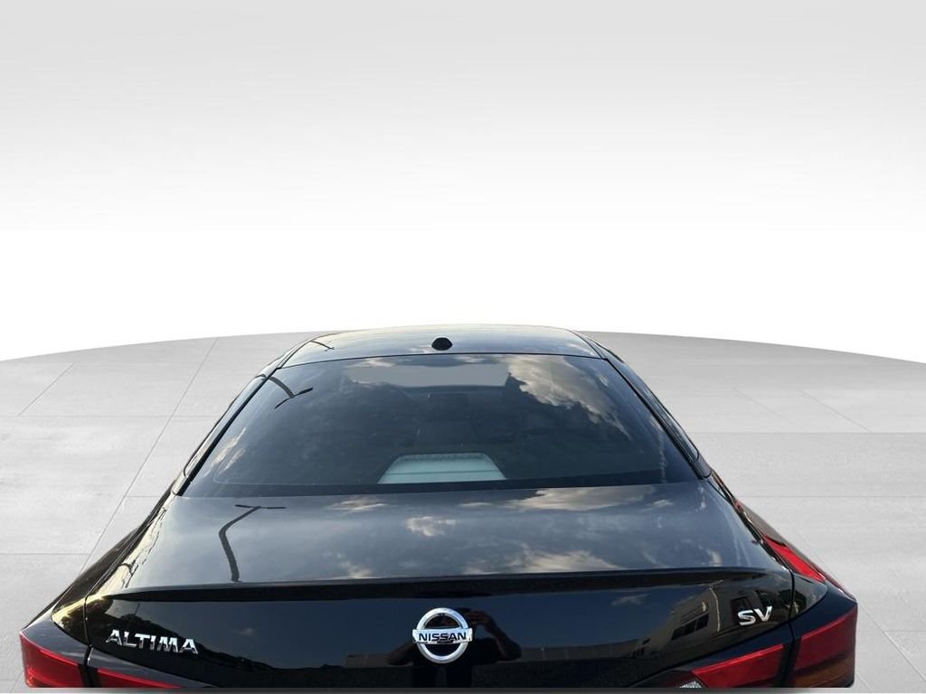 Used 2022 Black Nissan 2.5 SV image 4