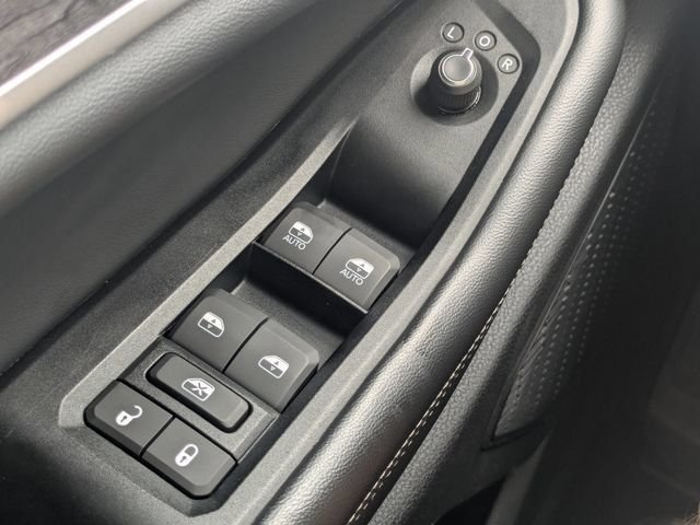 Used 2023 Diamond Black Jeep Limited image 29