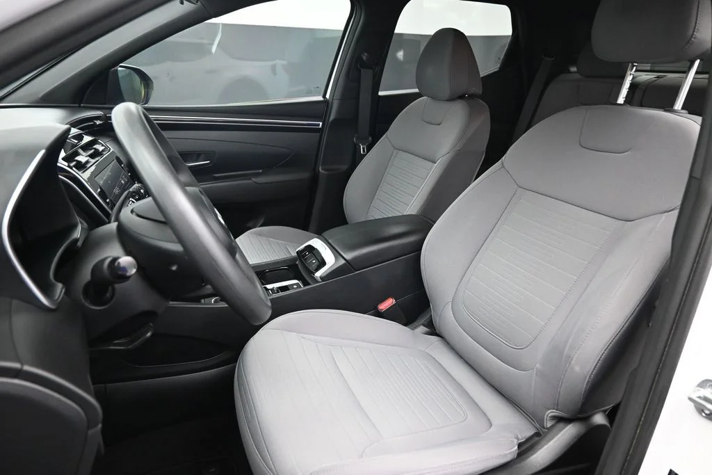 Used 2023 White Hyundai SEL image 18