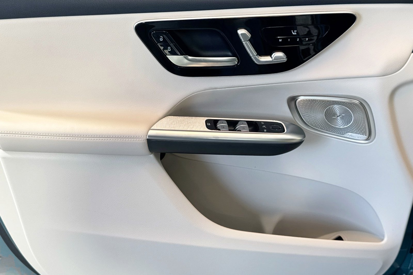 New 2026 Verde Silver Metallic Mercedes-Benz GLC 300 image 16