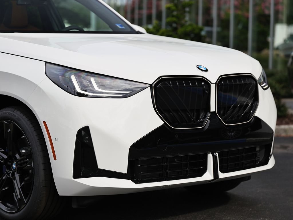 New 2026 Alpine White BMW 30 xDrive image 2