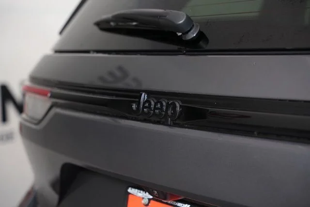 New 2026 Baltic Gray Metallic Clear-Coat Exterior Paint Jeep Altitude image 43