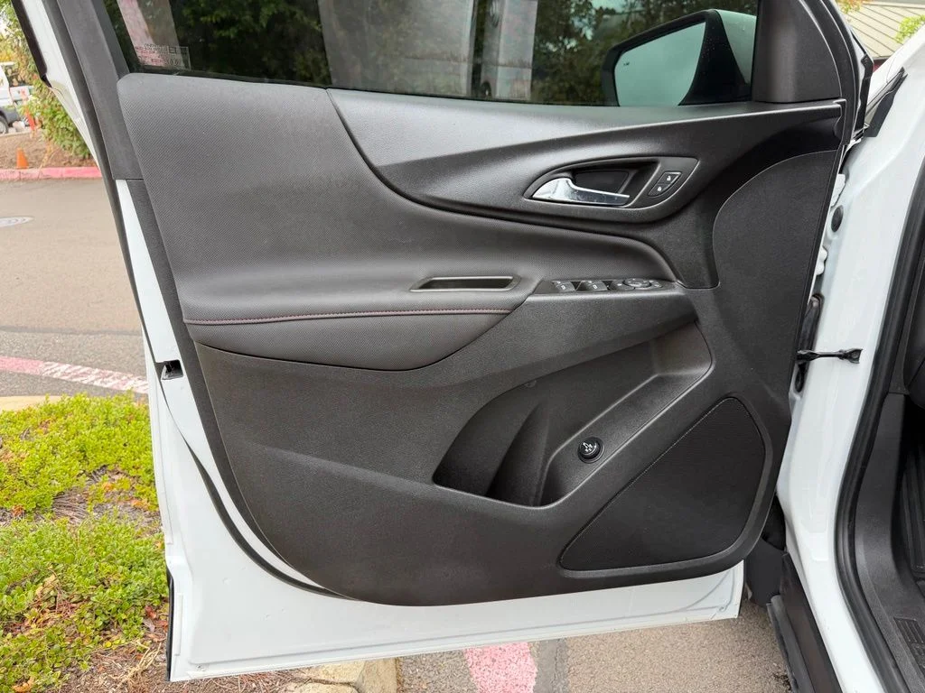 Used 2022 Summit White Chevrolet RS image 11