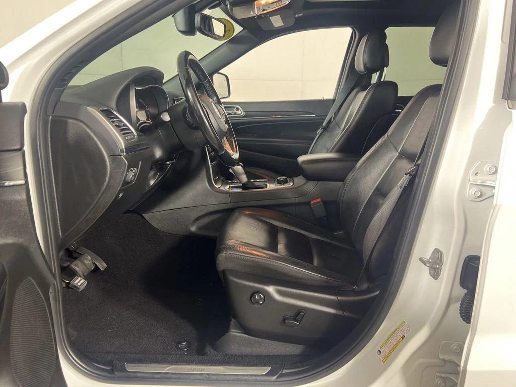 Used 2020 Bright White Clearcoat Jeep Limited image 12