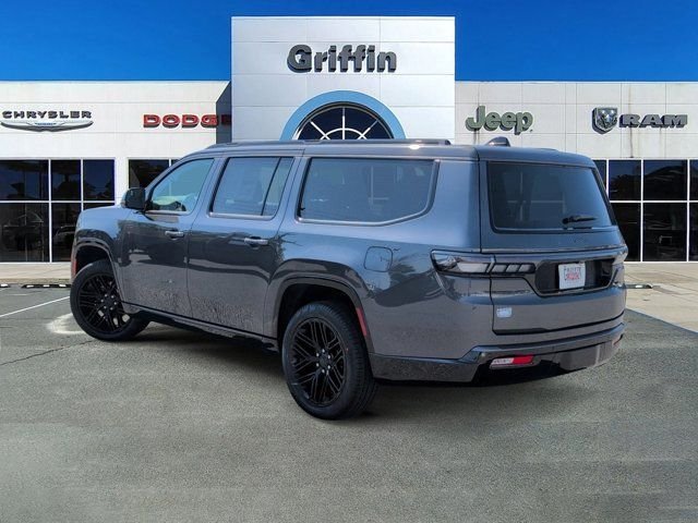 New 2026 Baltic-Gray Metallic Clear-Coat Exterior Paint Jeep Limited Reserve image 9