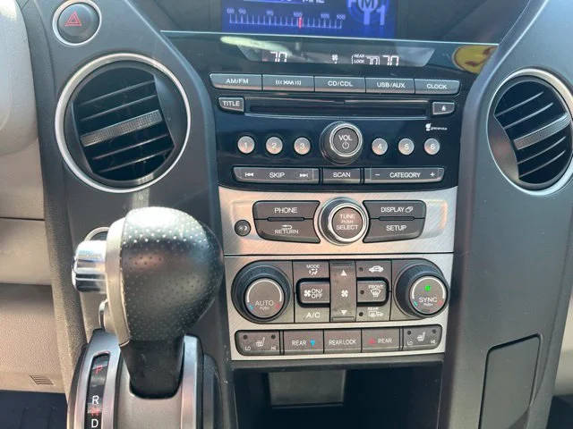 Used 2015 White Honda EX-L image 16