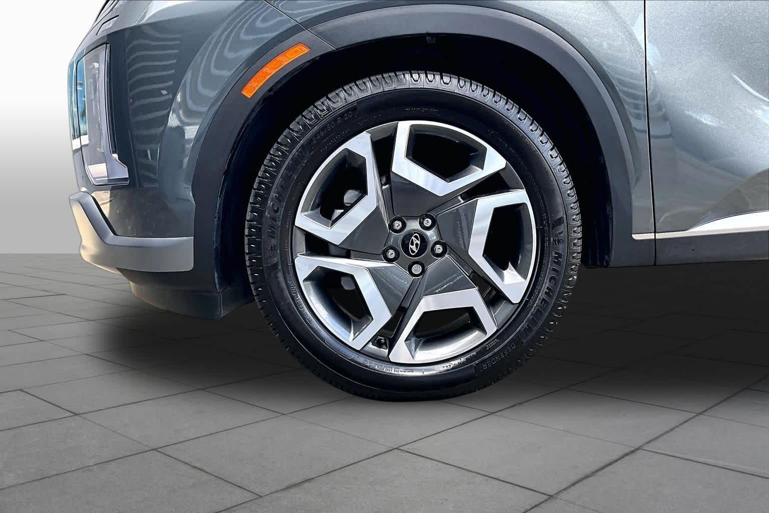 Used 2025 Steel Graphite Hyundai SEL Premium 7P image 11