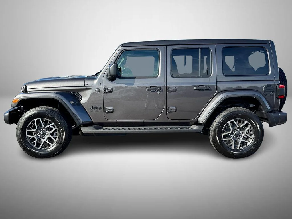 New 2026 Granite Crystal Metallic Clear-Coat Exterior Paint Jeep Sahara image 5