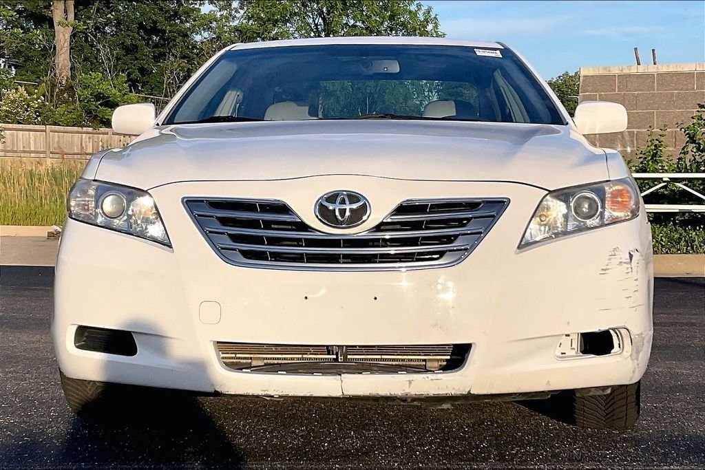 Used 2007 White Toyota Base image 2