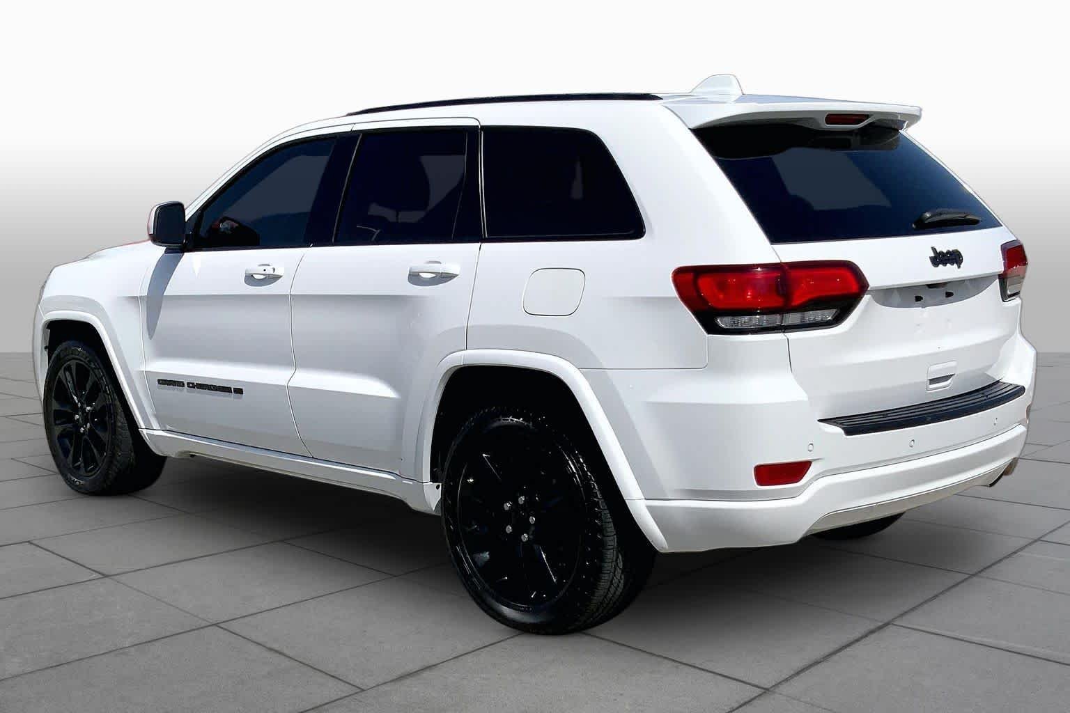 Certified Used 2022 Bright White Clearcoat Jeep Laredo X image 12