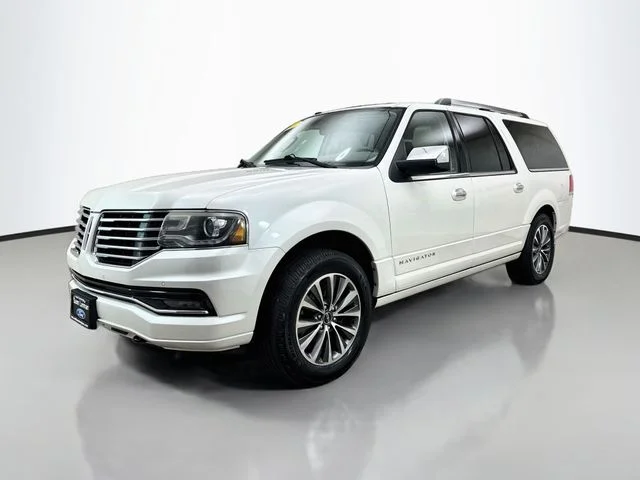 Used 2017 White Platinum Clearcoat Lincoln Select image 3