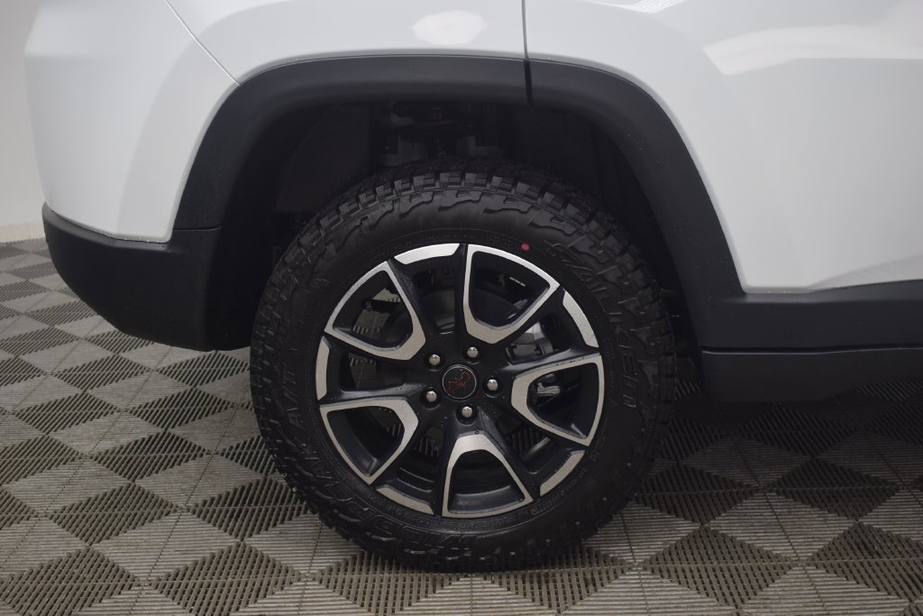 New 2026 Bright White Clear-Coat Exterior Paint Jeep Trailhawk image 8