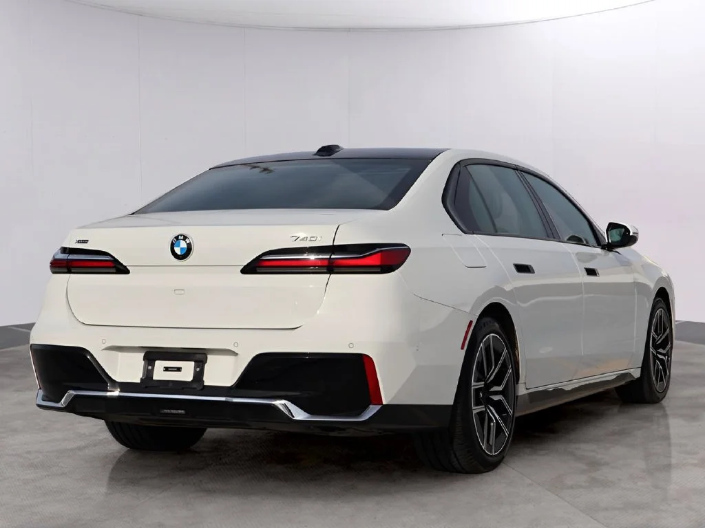 Used 2025 Alpine White BMW 740i xDrive image 7