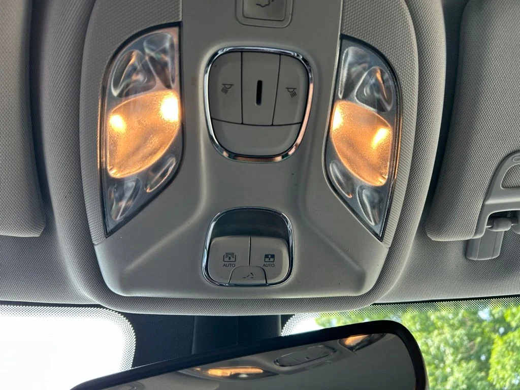 Used 2022 Gray Jeep Latitude image 19