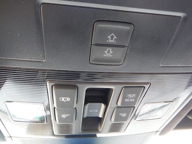 Certified Used 2023 Black Volkswagen 2.0T SE image 27