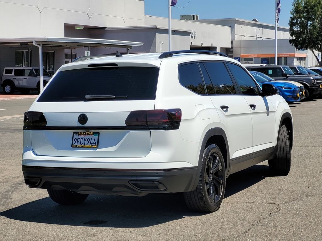 Used 2023 White Volkswagen 2.0T SE w/Technology image 4