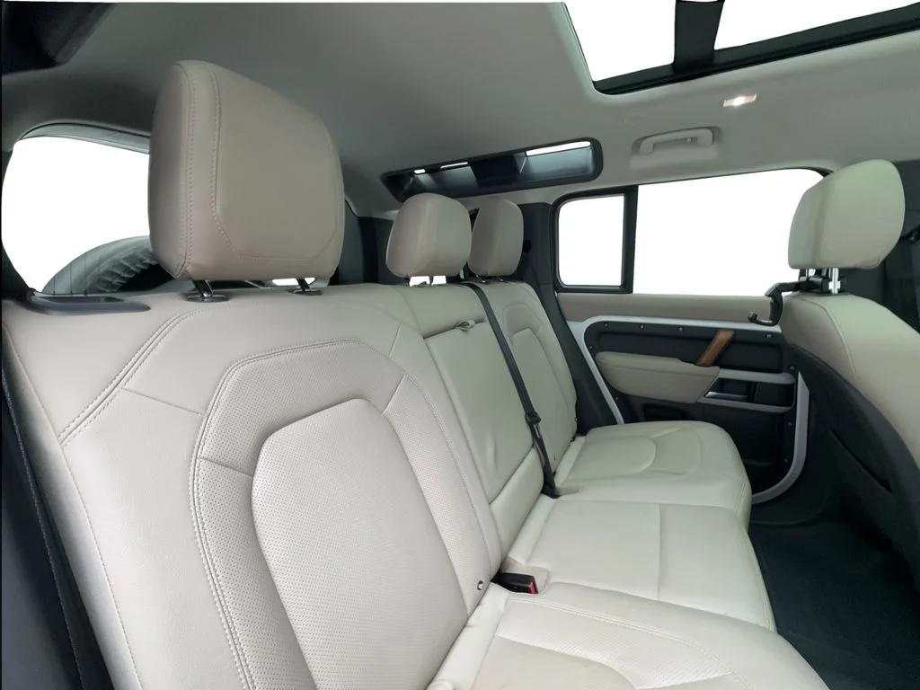 Used 2023 White Land Rover S image 26