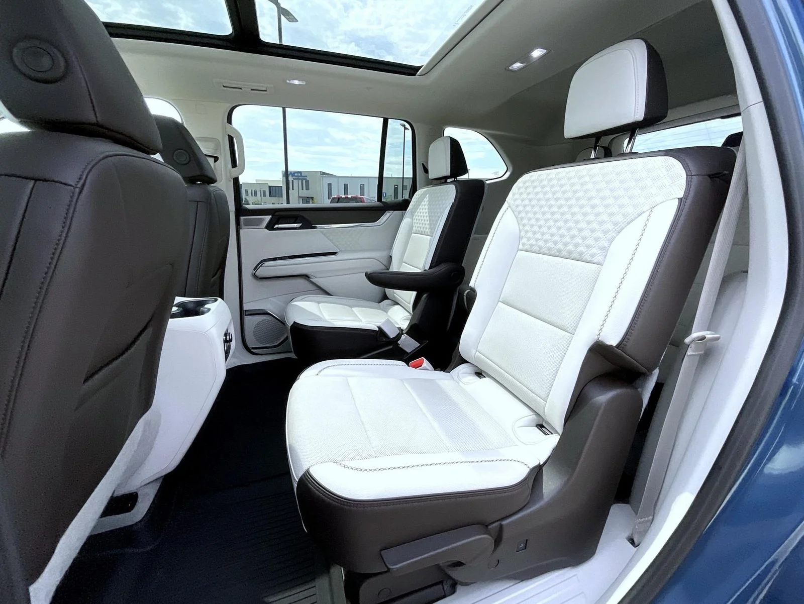 Used 2024 Blue GMC Denali image 18