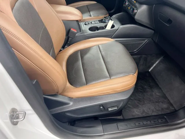 Used 2023 White Ford Badlands image 22