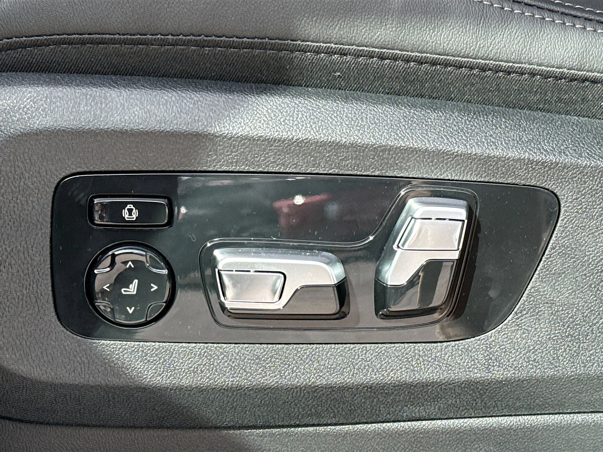 New 2026 Dravit Grey Metallic BMW sDrive40i image 26