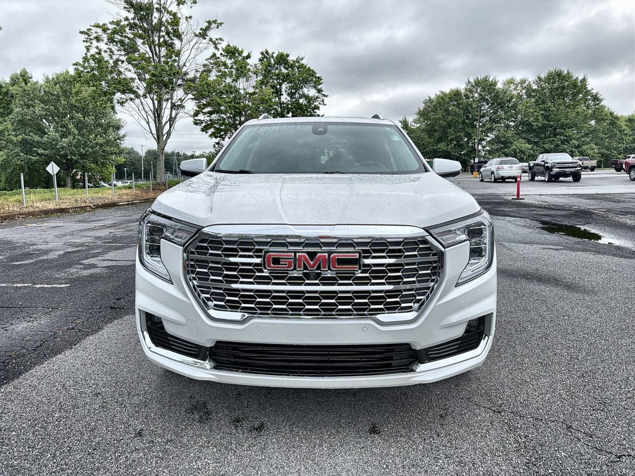 Used 2023 White Frost Tricoat GMC Denali image 3