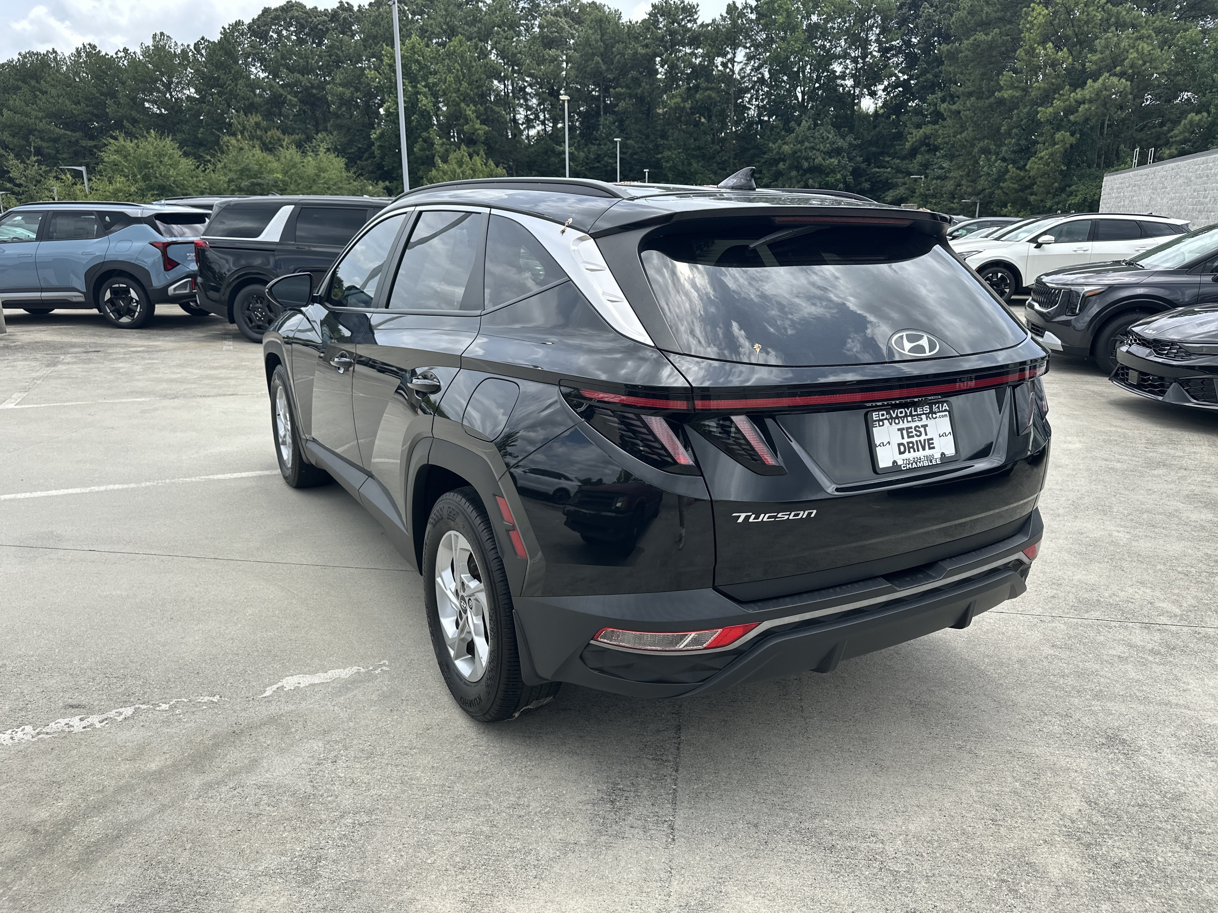 Used 2022 Phantom Black Hyundai SEL image 8