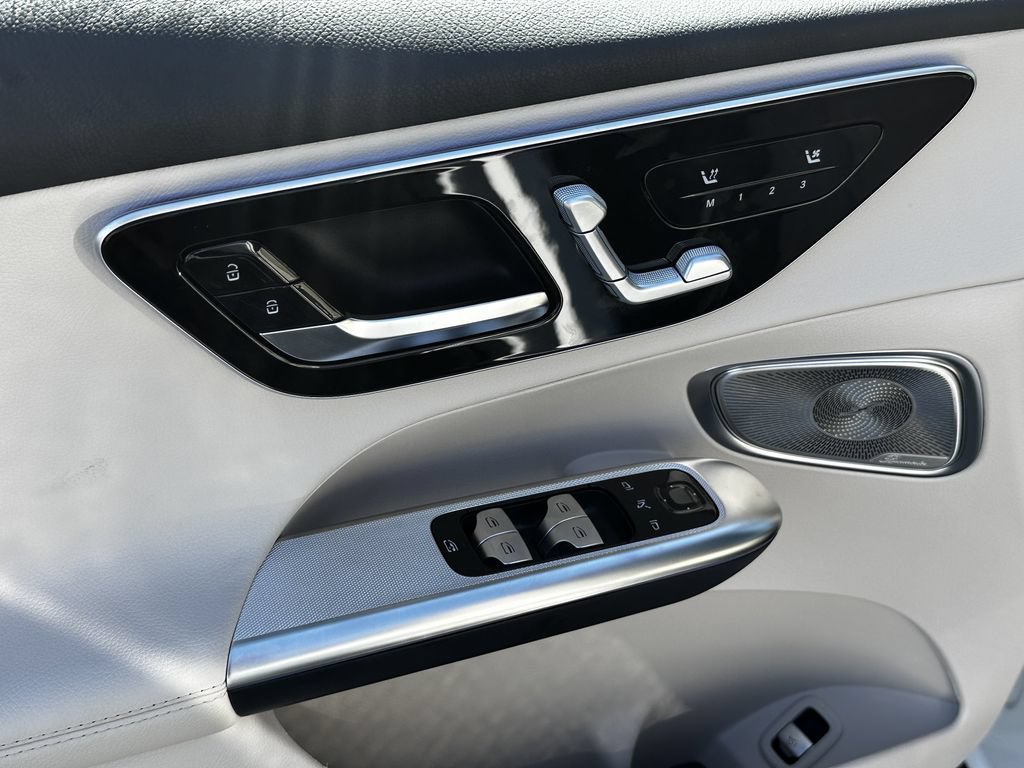 New 2026 Polar White Mercedes-Benz GLC 300 image 12