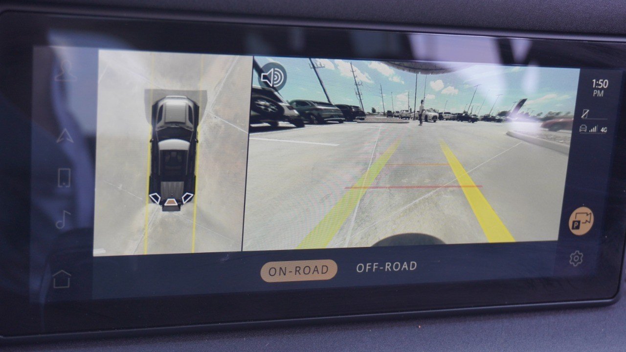 Used 2023 Green Land Rover S image 18