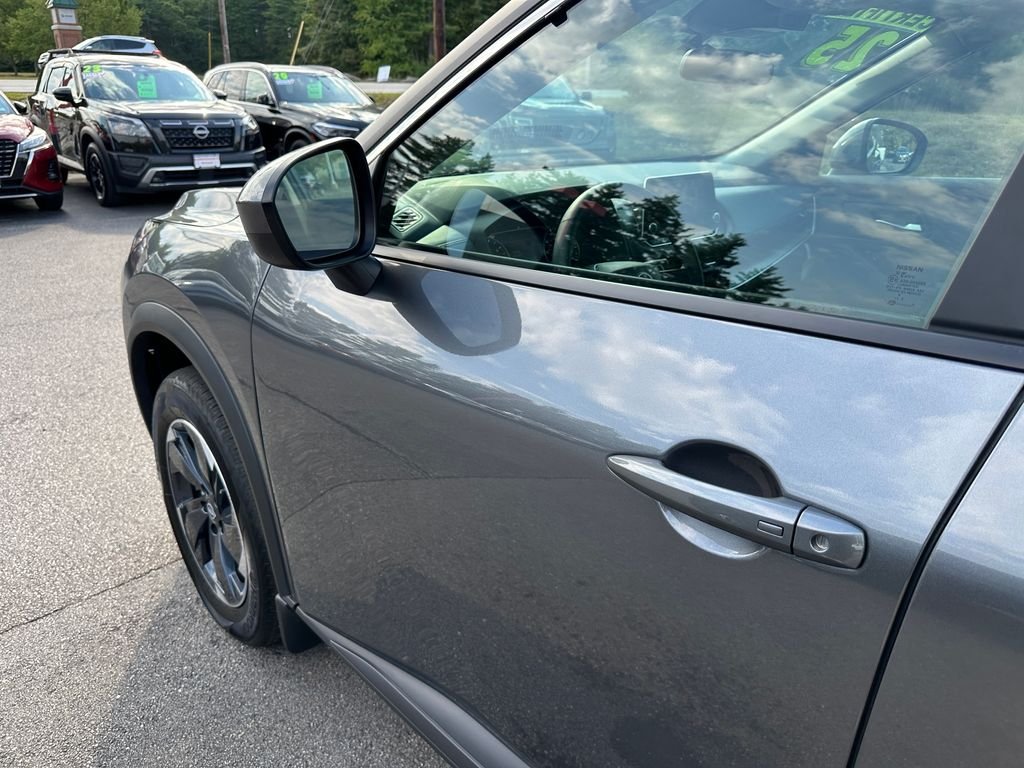 Used 2025 Gray Nissan SV image 11