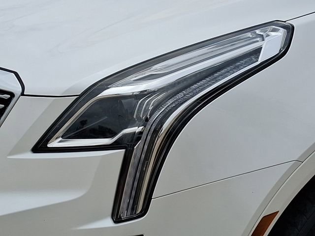 Used 2021 Crystal White Tricoat Cadillac Premium Luxury image 7