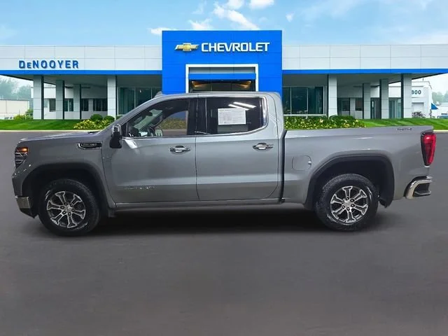 2024 GMC Sierra 1500 SLT - Photo 12