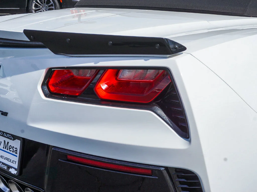 Used 2018 White Chevrolet Grand Sport image 7