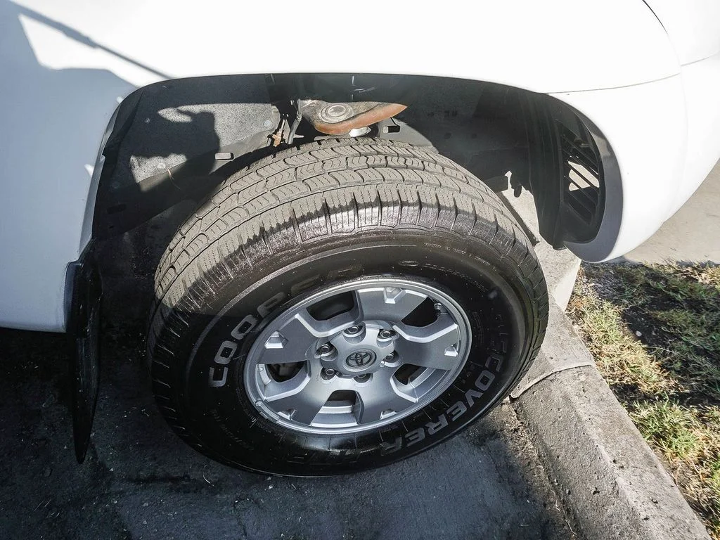 Used 2009 White Toyota PreRunner image 10
