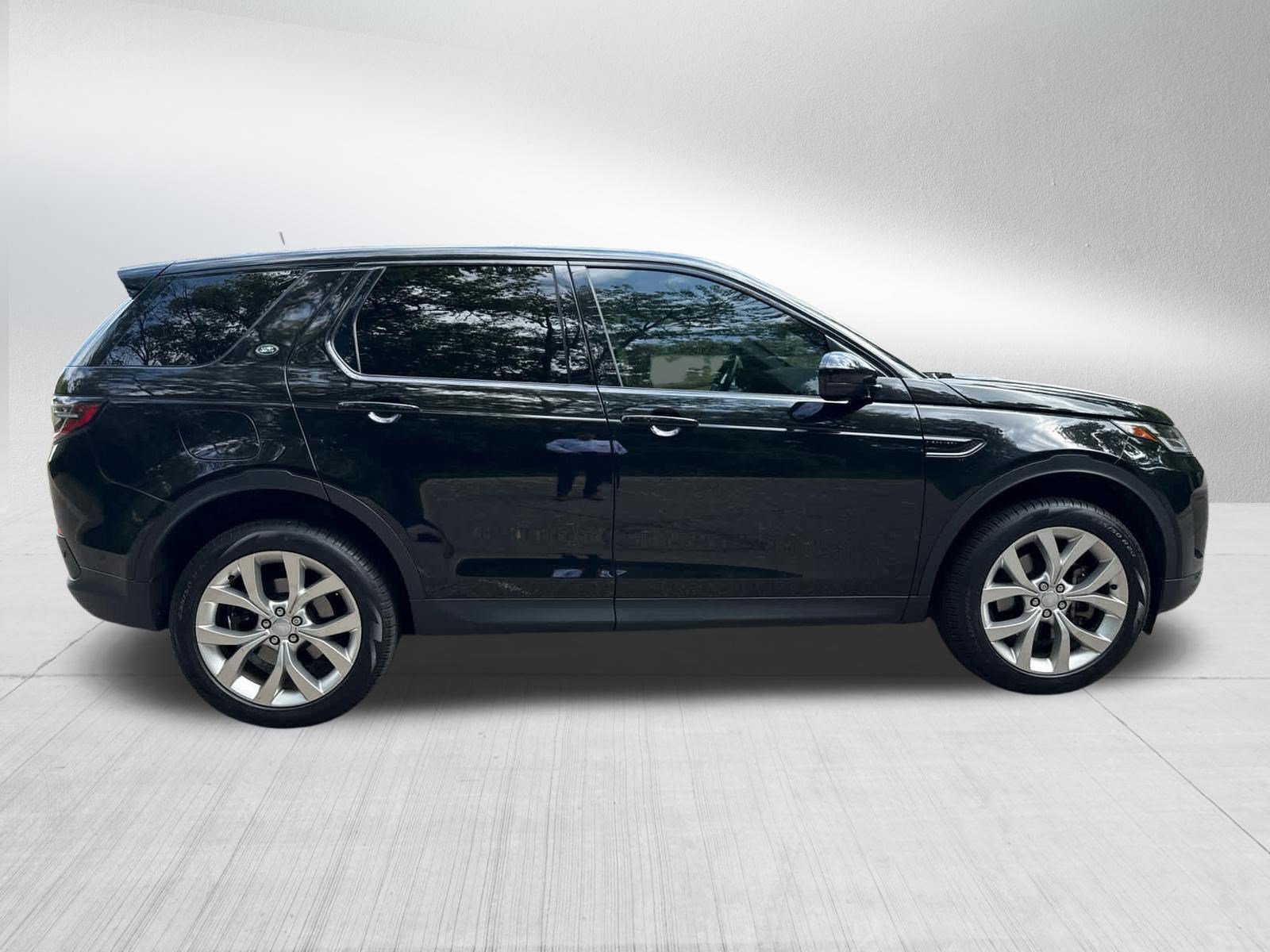 Used 2023 Santorini Black Metallic Land Rover SE image 5