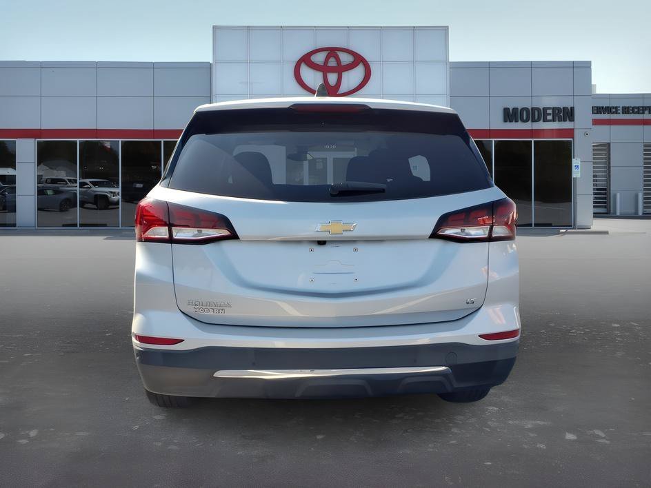 Used 2022 Silver Ice Metallic Chevrolet LT image 4