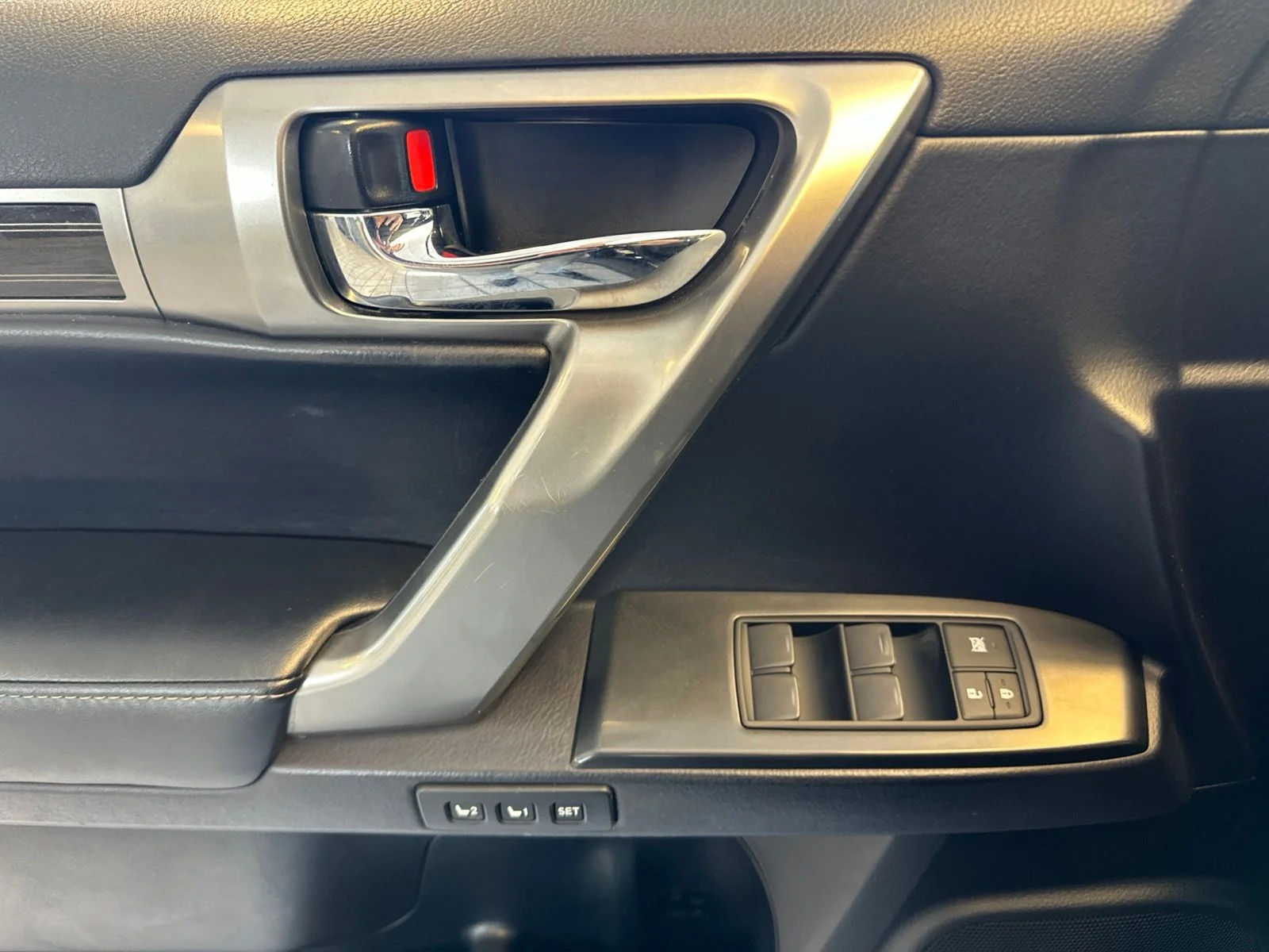 Used 2022  Lexus 460 image 19