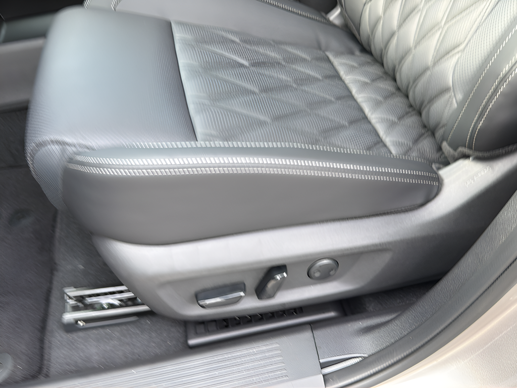 New 2026 Silver Nissan Platinum image 33