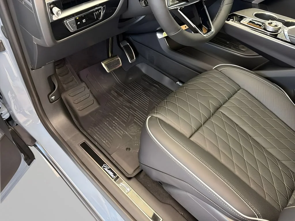 2027 Cadillac LYRIQ Signature Luxury - Photo 21
