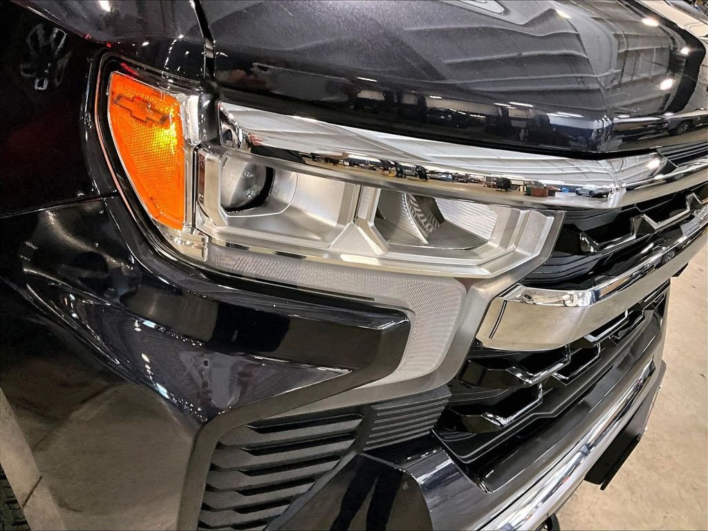 Used 2022 Gray Chevrolet LT image 34