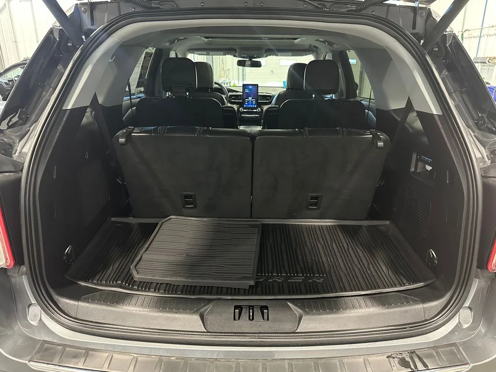 Used 2023 Gray Ford Limited image 31