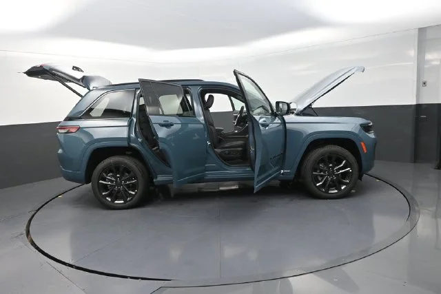 New 2026 Steel Blue Exterior Paint Jeep Limited Reserve image 35